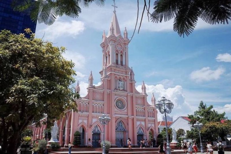 Explore the Exquisite Churches of Danang Trip