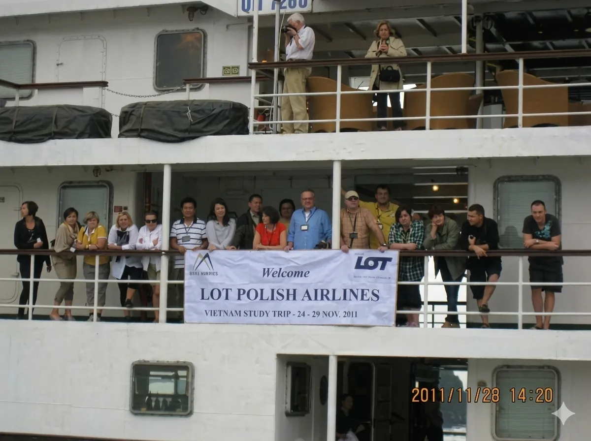 LOT Polish Airlines study trip on a Halong Bay cruise, November 2011