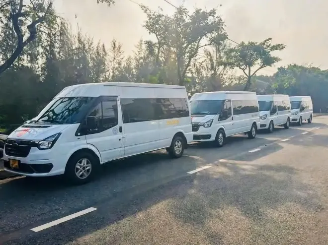 Dong DMC own 16-seat Ford Transit vans in Da Nang – Hoi An